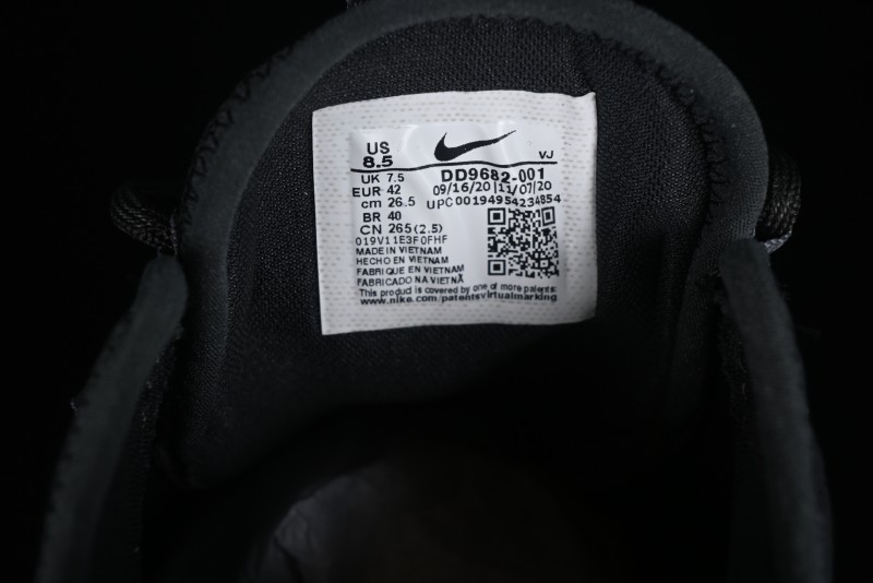 Nike TC 7900 Retro Chunky Dad Shoes with Reflective Swoosh and Cushioned Sole - DD9682-001