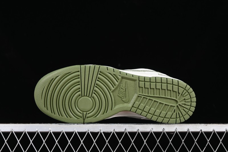 Nike SB Dunk Low Supreme Collaboration - Military Green Canvas Anniversary Custom Low-Top Casual Skate Shoes - BB6698-516
