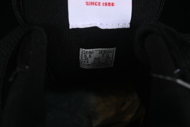Vans Knu Skool Low Top Retro Casual Vulcanized Slip-On Shoes in Black - VN000CRPBMA
