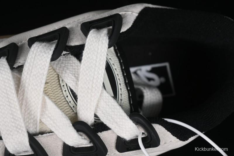 Vans Classics Knu Skool Retro Sneakers with Enlarged Toe and Thickened Tongue - VN000CZUVE1