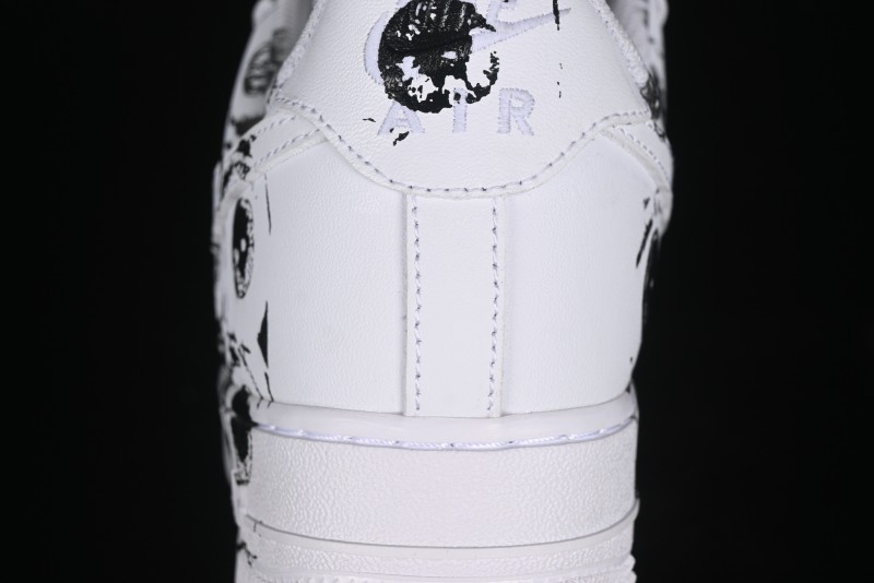 Comme des Garcons Shirt x Supreme x Nike Air Force 1 '07 Low Top Casual Sneakers - 923044-100