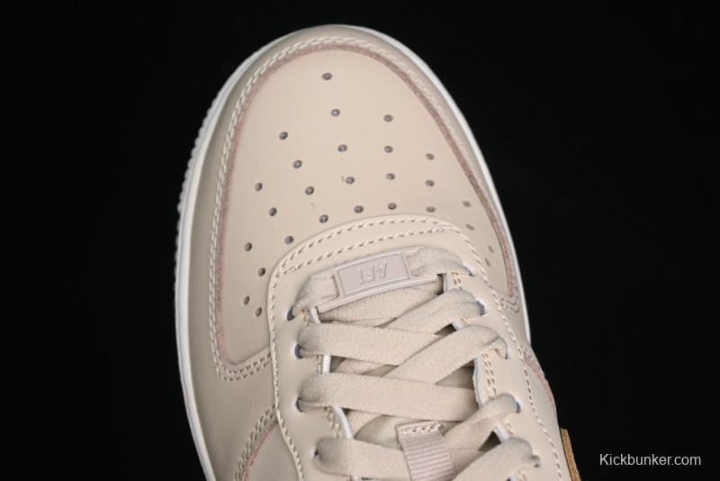 Nike Air Force 1 '07 Low Top Sneakers with Full-Grain Leather and Air Cushion - DQ7569-102
