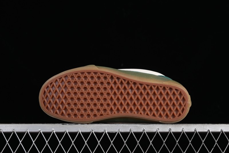 Vans Classics Knu Skool Retro Sneakers with Enlarged Toe and Thickened Sole - VN000CS0DWL