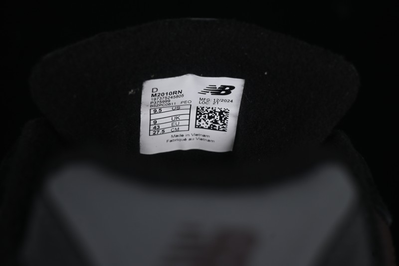 New Balance 2010 Series Retro Casual Running Shoes with Soft Suede and Nylon Mesh - M2010RN