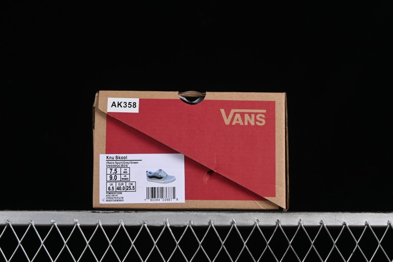 Vans Classics Knu Skool Retro Sneakers with Enlarged Toe and Thickened Tongue - VN009QCBDS