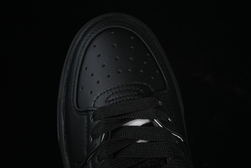 NY Yankees Black & Neon Green Sneakers - Classic Streetwear Style