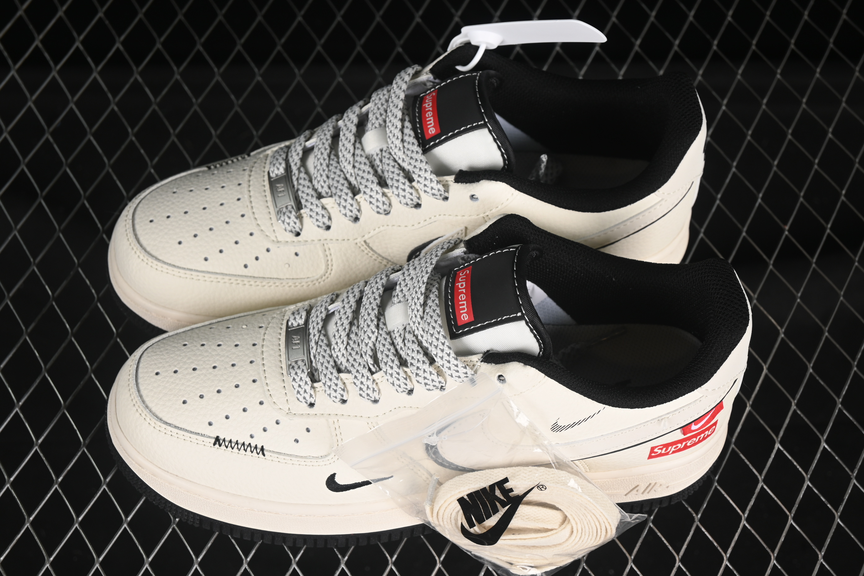 Nike Air Force 1 '07 Low Supreme Collaboration White Black Double Swoosh Casual Sneakers - XS1958-545