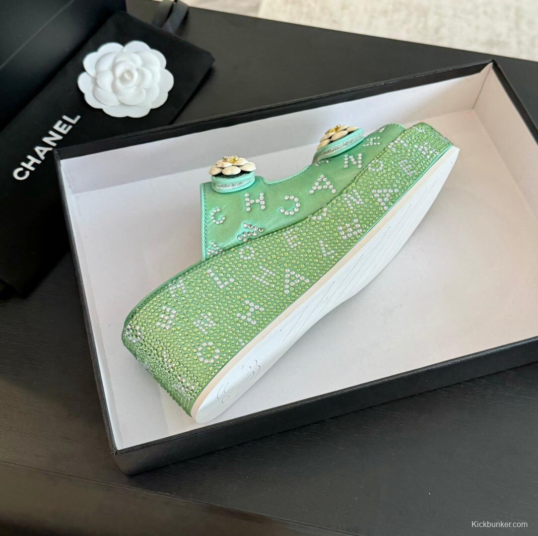 2025 Slippers Chanel Green Leather Platform Floral LY00330