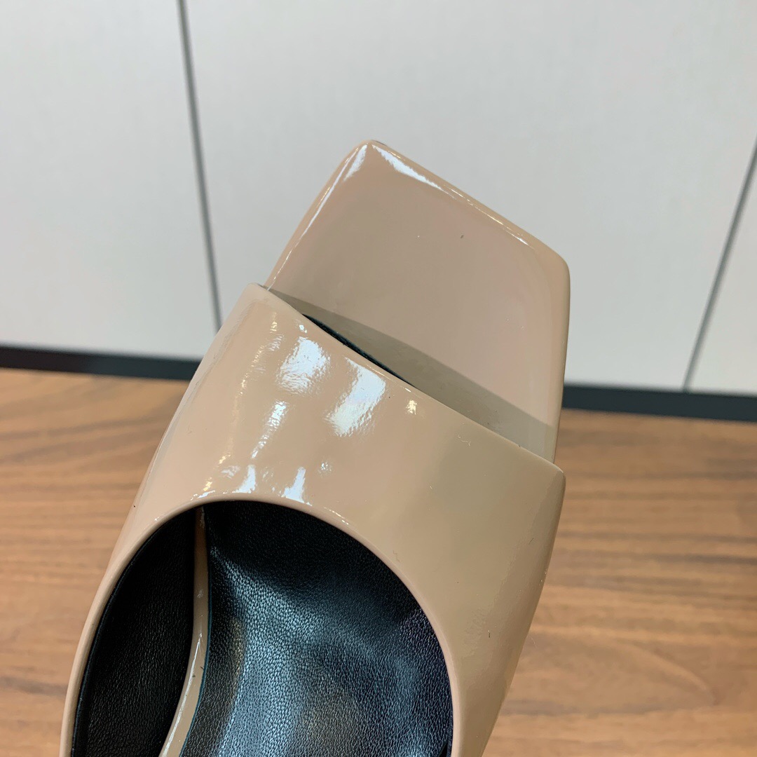 2025 Women VERSACE Beige Patent Leather Slippers