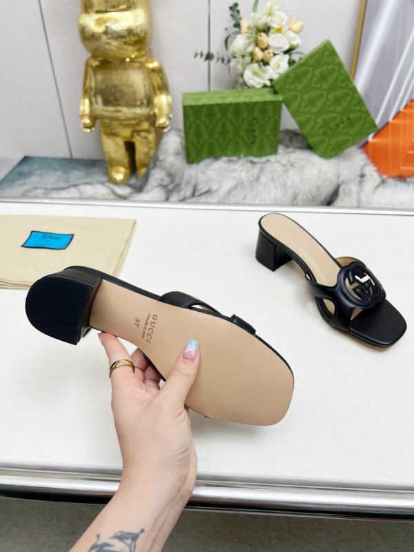 2025 Gucci Black Leather Slippers