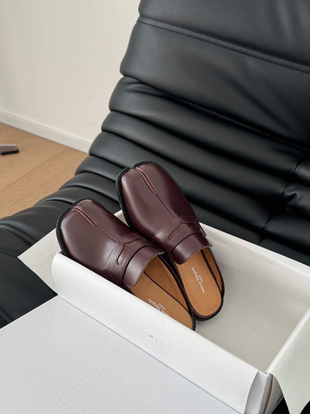 2025 Women MM6 Brown Leather Tabi Loafers