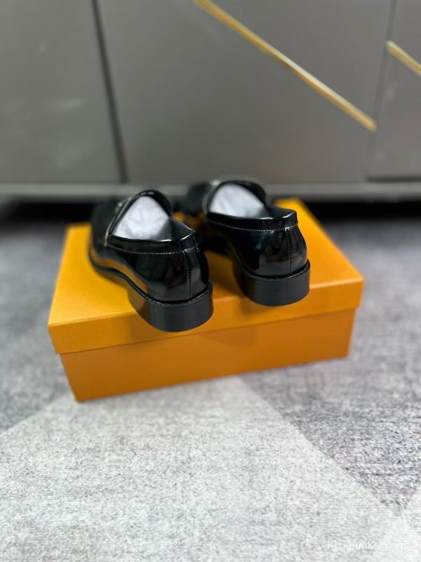 2024 Men Louis Vuitton Black Leather Loafer MJ00290