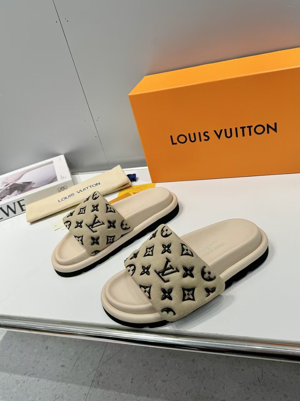 2025 Slippers Louis Vuitton Beige Fabric Slippers