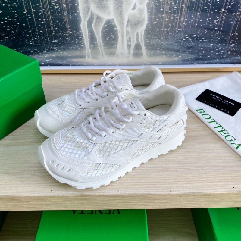 2025 Unisex Bottega Veneta White Lightweight Mesh Runner Sneakers LY00310