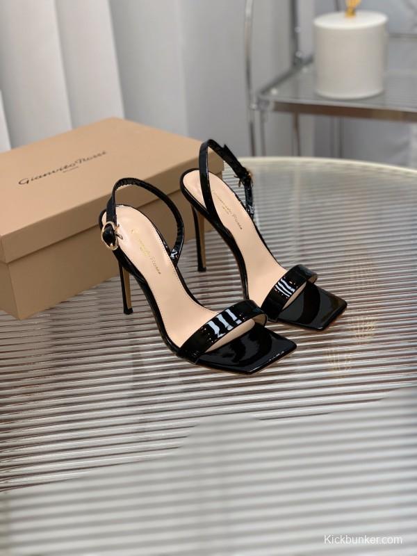 2025 Women Gianvito Rossi Black Patent Leather Slingback Sandals