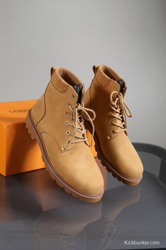 2024 Men Louis Vuitton Beige Nubuck Leather Ankle Boots MJ00470