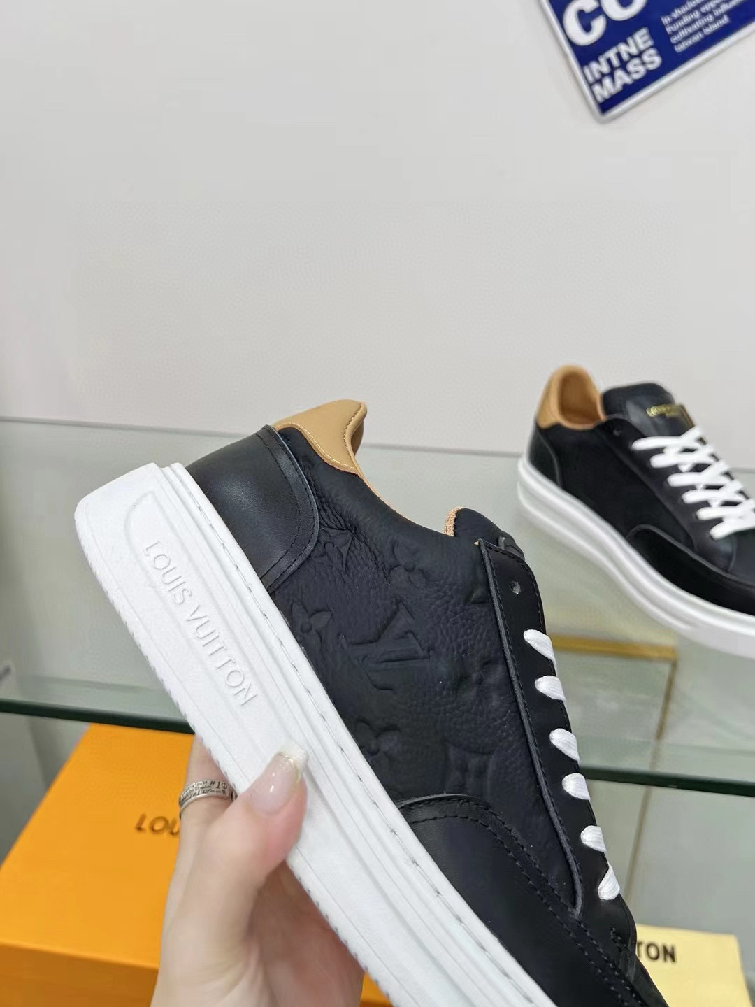 2024 Unisex Louis Vuitton Black Beige Leather Sneakers