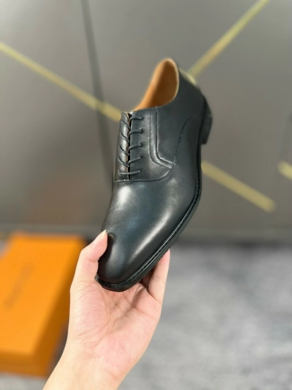 2024 Men Louis Vuitton Black Leather Leather Oxford MJ00380