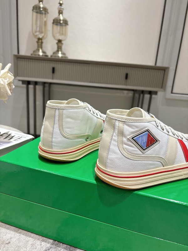 2025 Unisex Bottega Veneta White Red Canvas Lambskin Sneakers Hand Painted KFY00260(F/M)