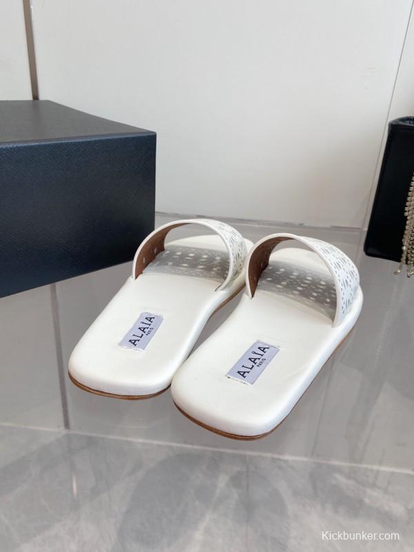 2025 Alaia White Leather Slippers KFY00280