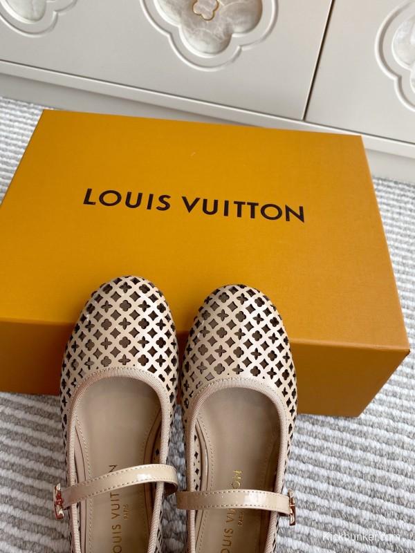 2025 Women Louis Vuitton Beige Leather Ballet Flat Laser Cut KFY00310