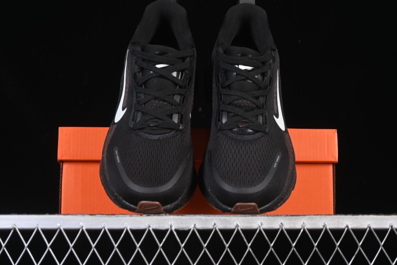 Nike Air Zoom Vomero 18 Cushioned Running Shoes - IH4454-001