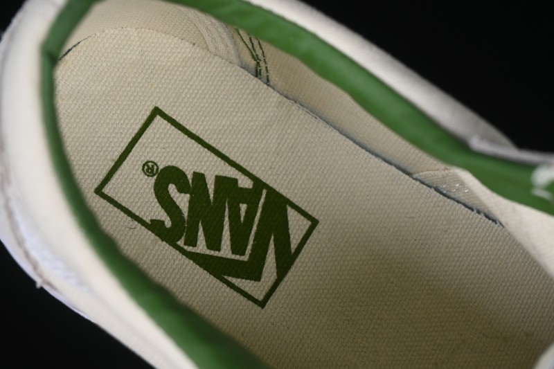 Vans Old Skool Low-Top Casual Skate Shoes - VN000D6WBOM