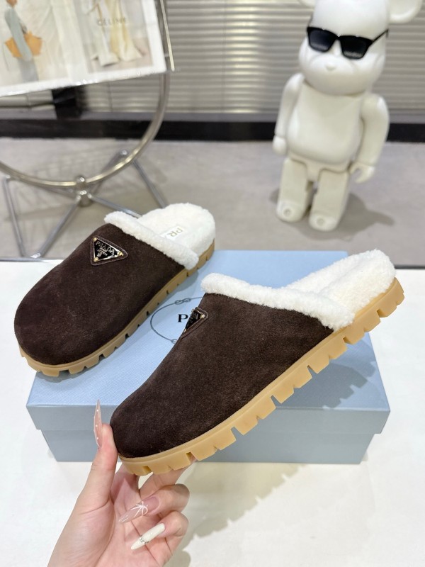 Prada Fall/Winter 2025 New Fur Mule Slippers Triangle Buckle Bread Head Half Slippers - KFY00270