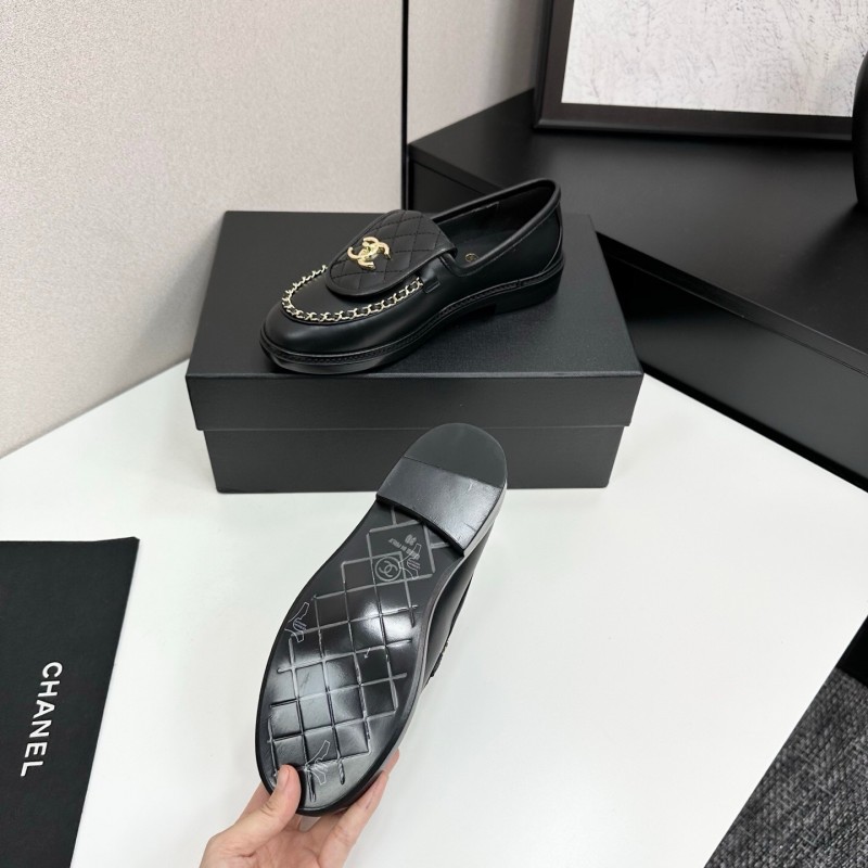 Chanel Classic Flap Chain CC Loafers with Buckle Closure - LY00320