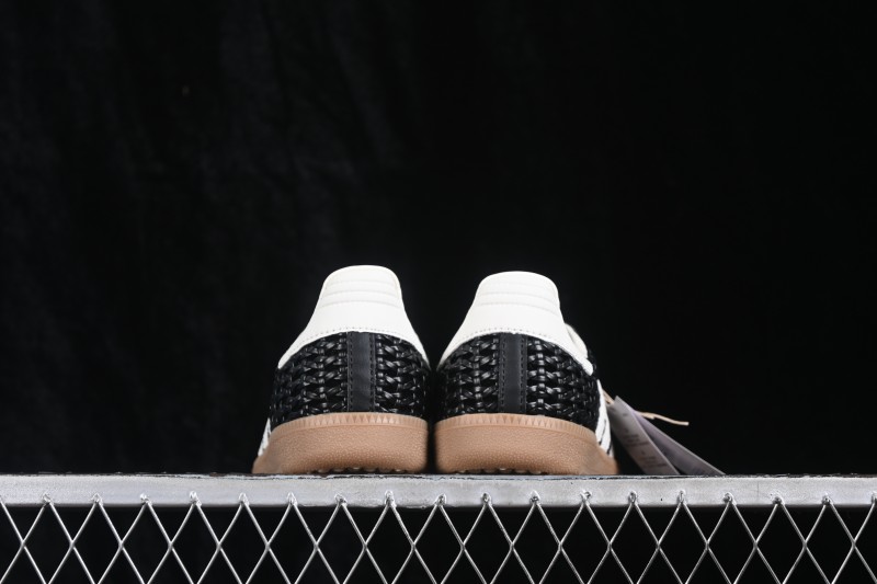 Adidas Samba OG Classic Sneakers with Retro Design - HQ9282