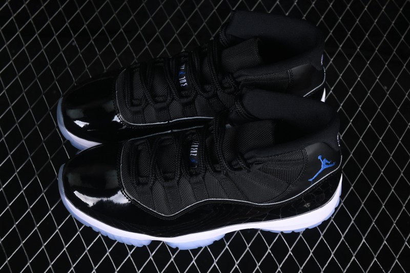 Nike Air Jordan 11 Retro High-Top Basketball Shoes with Space Jam Design and Carbon Fiber Plate - CT8012-900