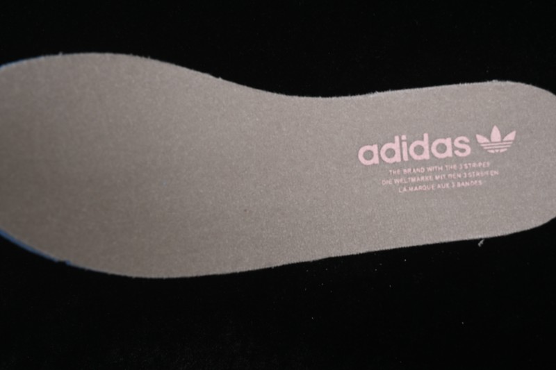 Adidas Originals Bermuda Low-Top Skateboarding Shoes with Anti-Slip and Wear-Resistant Design - JS3967