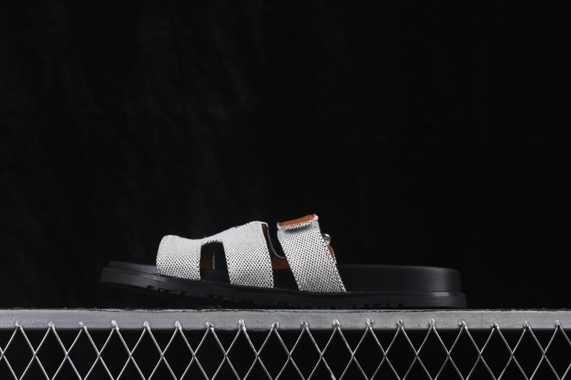 Hermes Chypre Flat Sandals with Toe Loop Design - AJE5