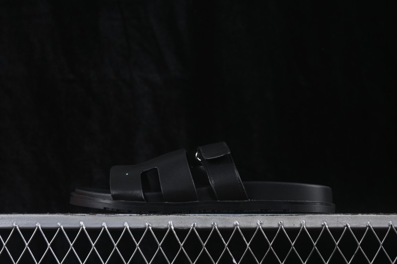 Hermes Chypre Flat Slide Sandals with Embossed Logo - Black