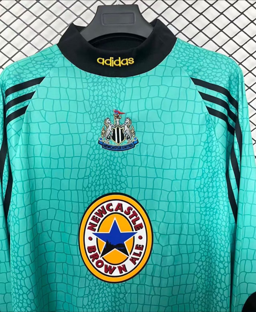 Retro 97/98 Newcastle United Green Goalkeeper Long Sleeve Jersey